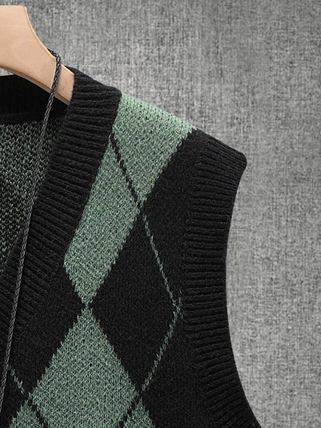 GORGLITTER Men's Striped Cable Knit Sweater Vest Sleeveless V Neck Pullover Sweater Tops